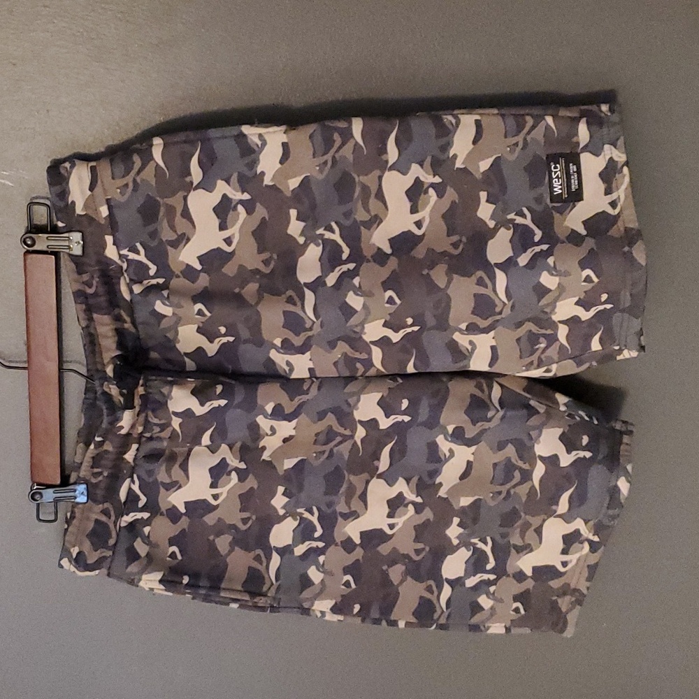 WESC SHORTS size L